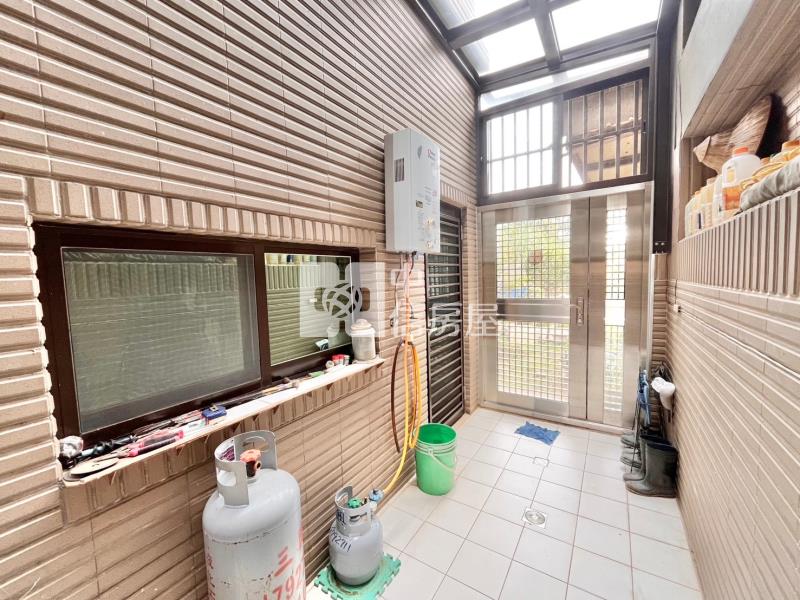 市區旁邊間前院停車美墅房屋室內格局與周邊環境