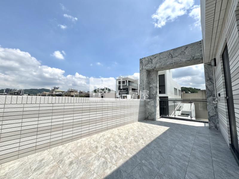 北屯十期全新角間臨路四車電梯別墅房屋室內格局與周邊環境