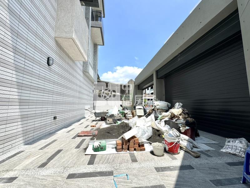 北屯十期全新角間臨路四車電梯別墅房屋室內格局與周邊環境