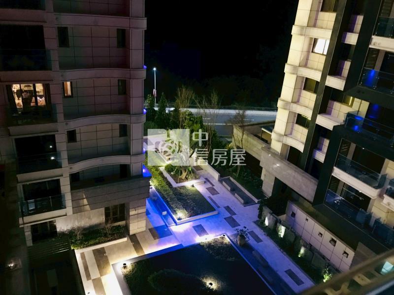 基隆星河繪面中庭兩房新電梯大樓房屋室內格局與周邊環境
