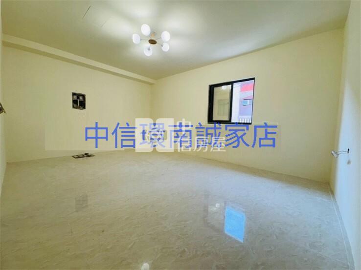 近龍岡萬坪公園整新透天房屋室內格局與周邊環境