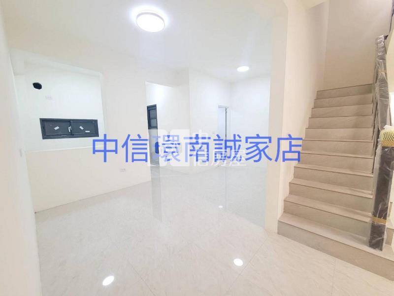 近龍岡萬坪公園整新透天房屋室內格局與周邊環境