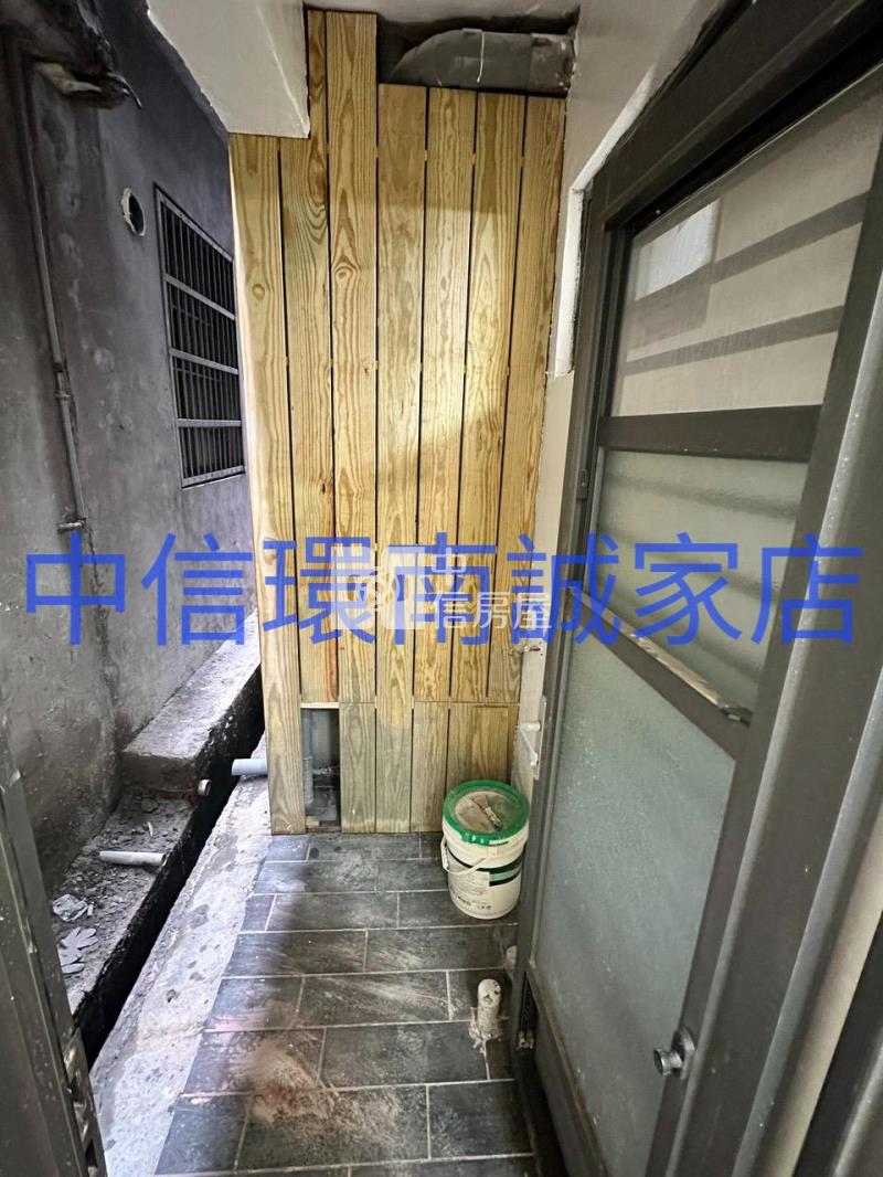 近龍岡萬坪公園整新透天房屋室內格局與周邊環境