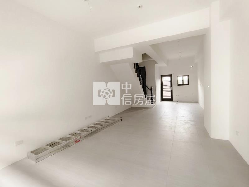 國六旁中原國小朝南新墅房屋室內格局與周邊環境