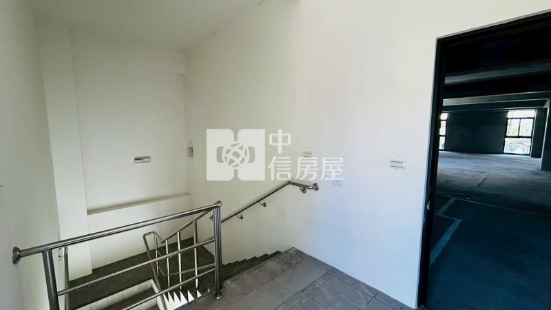 雙店面12米面寬圓環臨路透店房屋室內格局與周邊環境