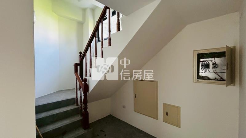 雙店面12米面寬圓環臨路透店房屋室內格局與周邊環境