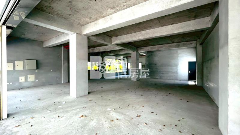 雙店面12米面寬圓環臨路透店房屋室內格局與周邊環境