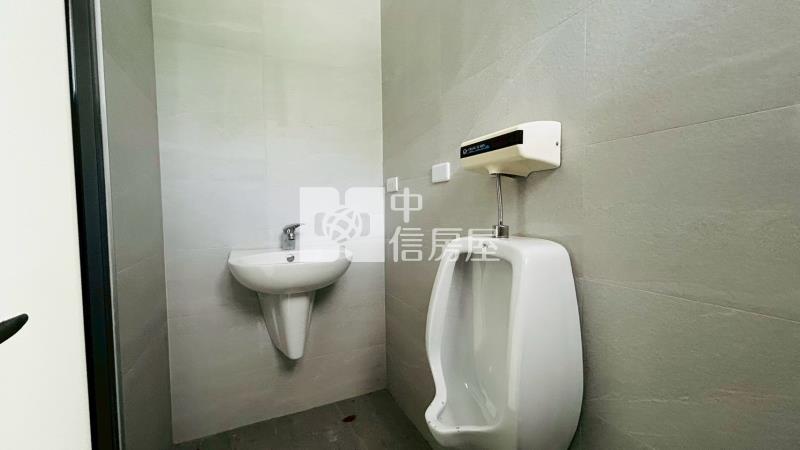 雙店面12米面寬圓環臨路透店房屋室內格局與周邊環境