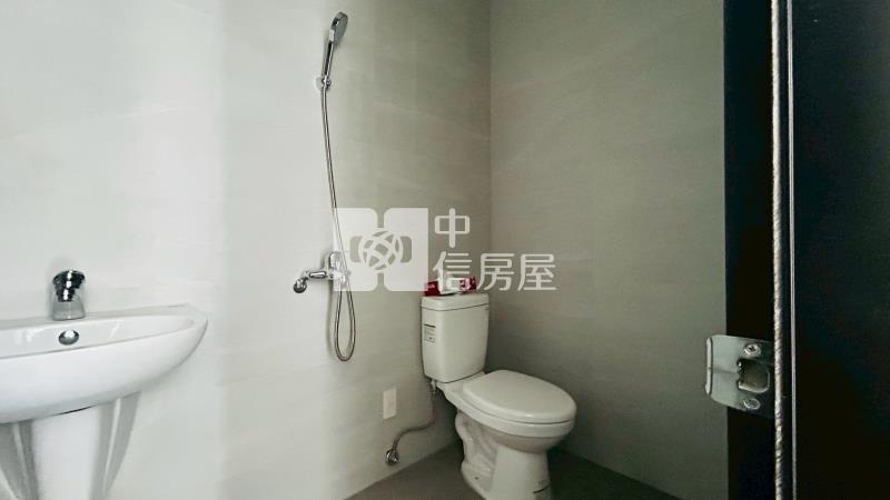 雙店面12米面寬圓環臨路透店房屋室內格局與周邊環境