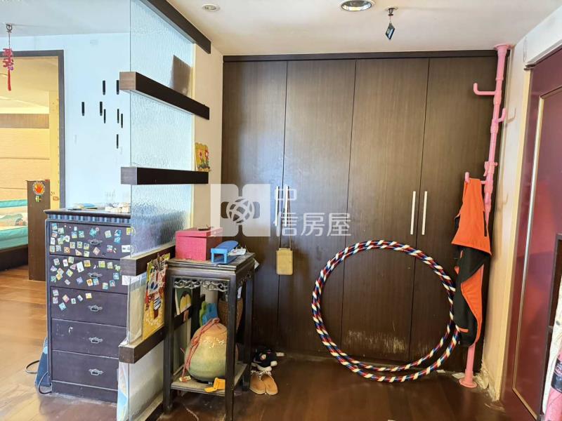 SOGO邊間3房+車位房屋室內格局與周邊環境