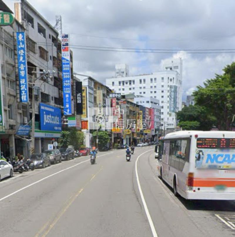 正西屯逢甲大地坪建地房屋室內格局與周邊環境