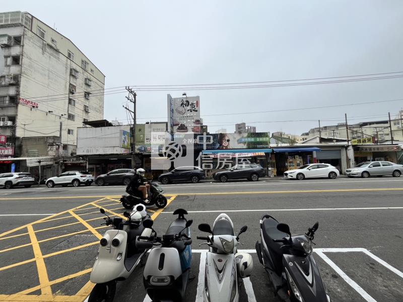 正西屯逢甲大地坪建地房屋室內格局與周邊環境