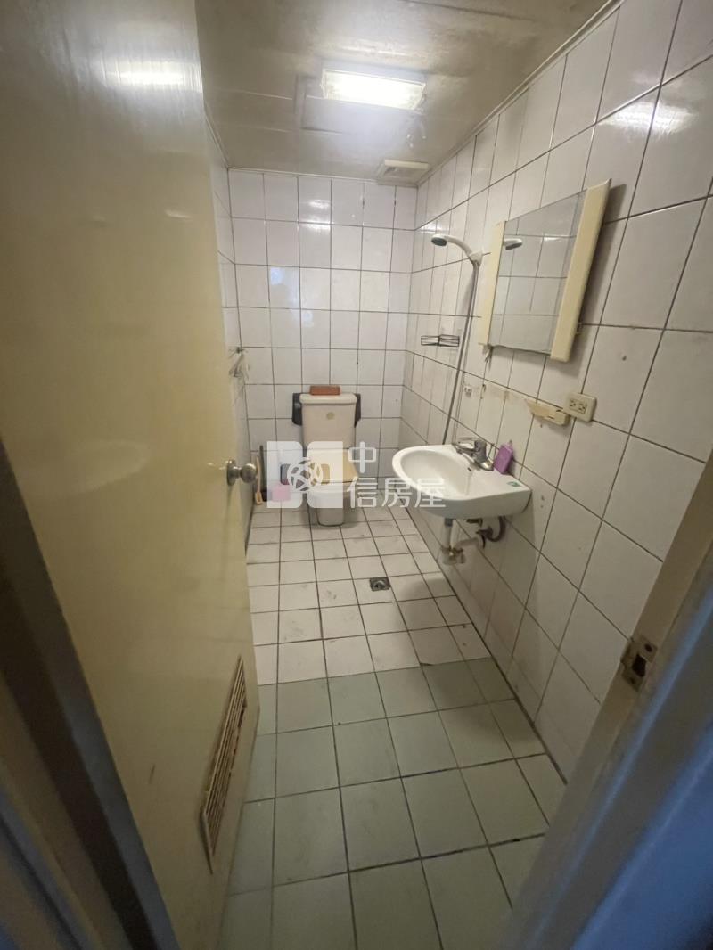 興大旁需整理低總價三房房屋室內格局與周邊環境