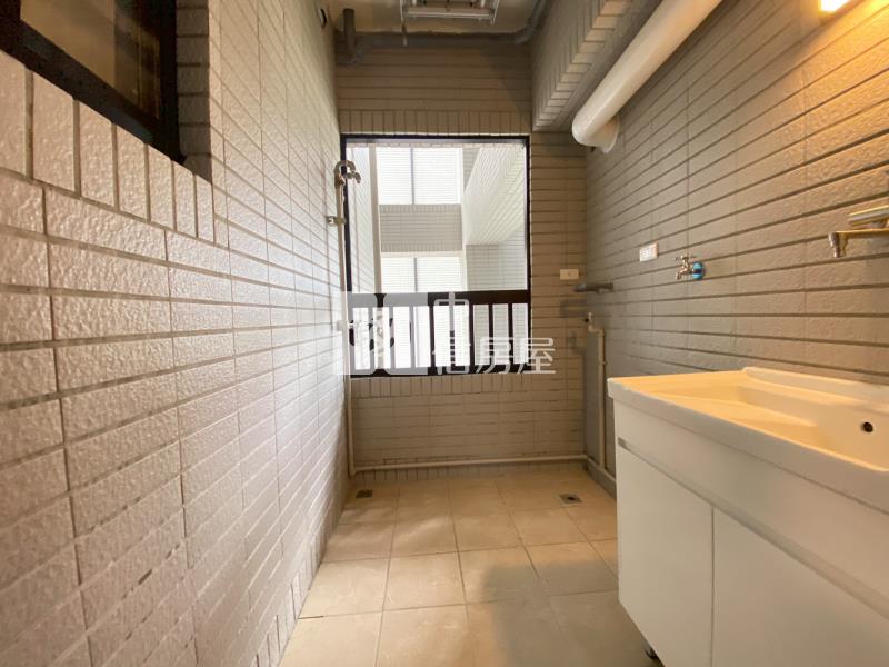 興大全新未住河畔三房平面視野戶房屋室內格局與周邊環境