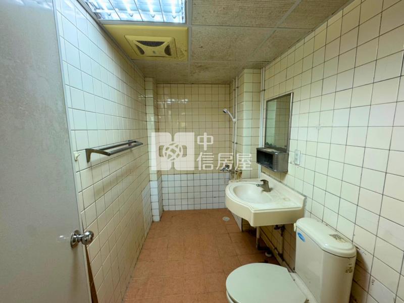 中醫旁面公園電梯大四房房屋室內格局與周邊環境