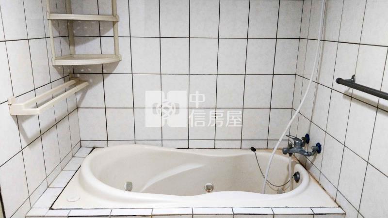 火車站商圈和風渡假養生湯屋房屋室內格局與周邊環境
