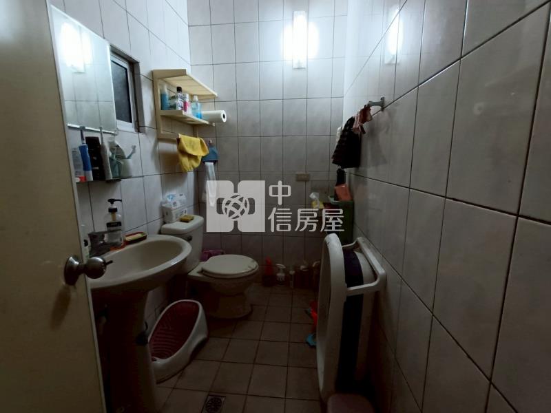 專-龍岡圓環邊間透天房屋室內格局與周邊環境