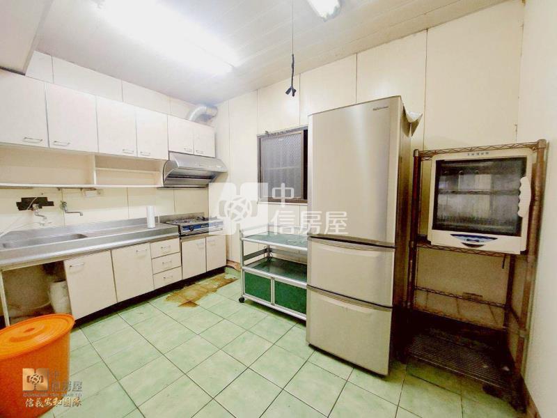 中壢體育園區透天店面房屋室內格局與周邊環境