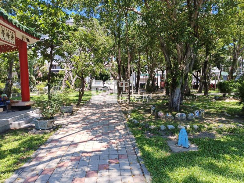 湖美面公園有整理增建獨院車墅房屋室內格局與周邊環境