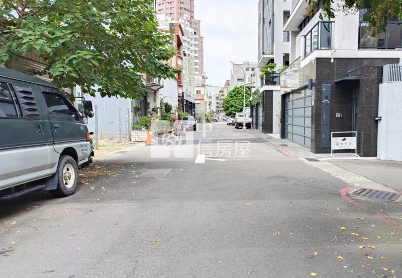東門路邊間便宜復古透天房屋室內格局與周邊環境