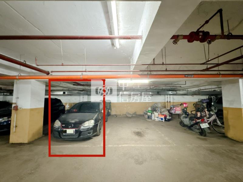 翔鳳座前庭後院5房3平車位房屋室內格局與周邊環境