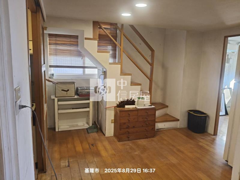 D007綠葉挑高三房車房屋室內格局與周邊環境