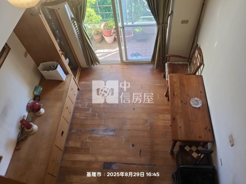 D007綠葉挑高三房車房屋室內格局與周邊環境