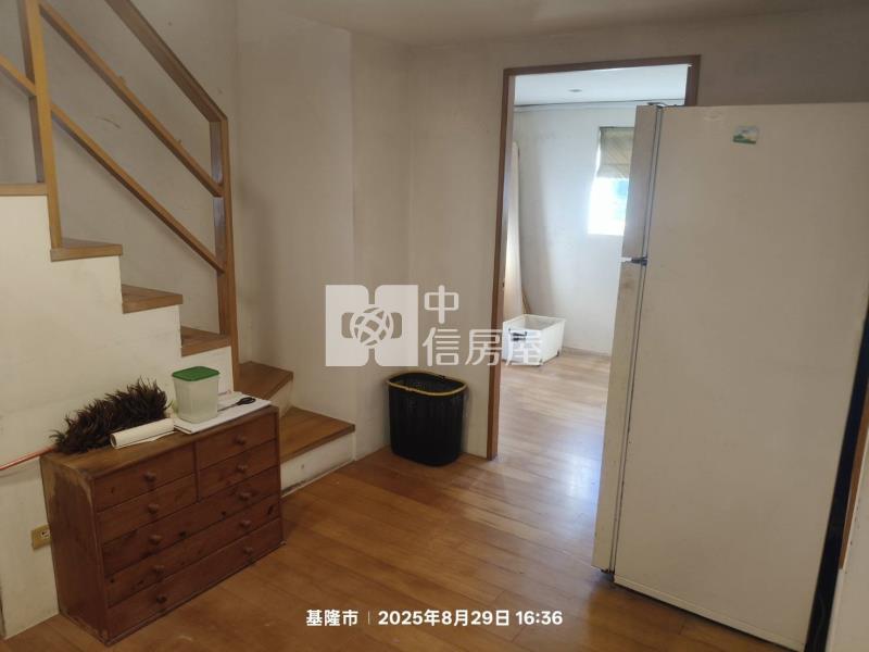 D007綠葉挑高三房車房屋室內格局與周邊環境