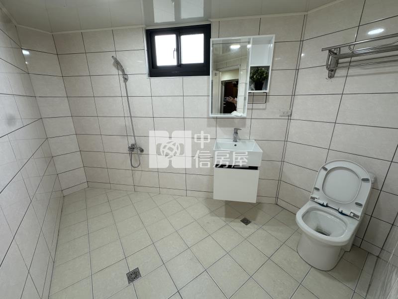 中科世貿全新整理三房平車房屋室內格局與周邊環境