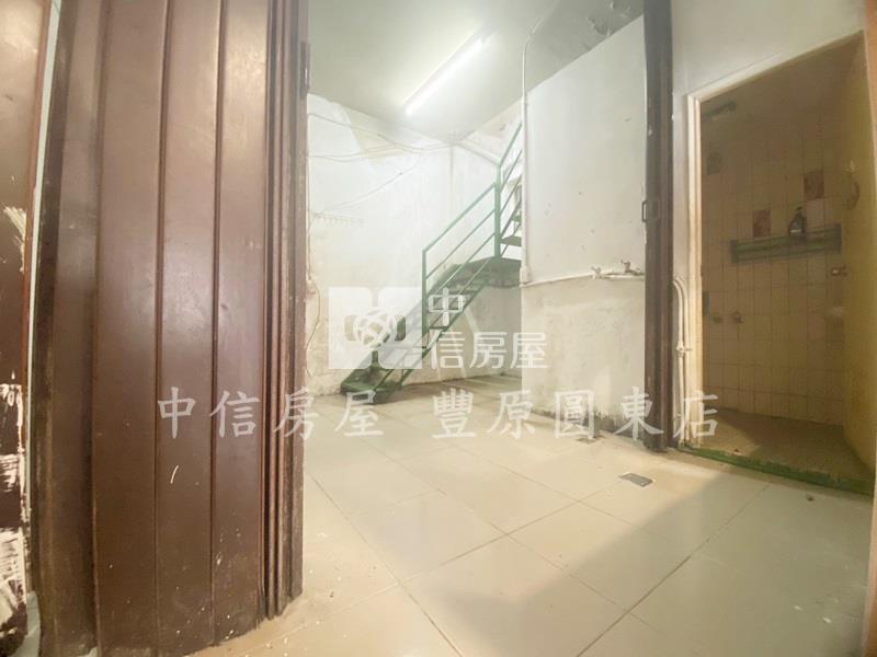 向陽透店房屋室內格局與周邊環境
