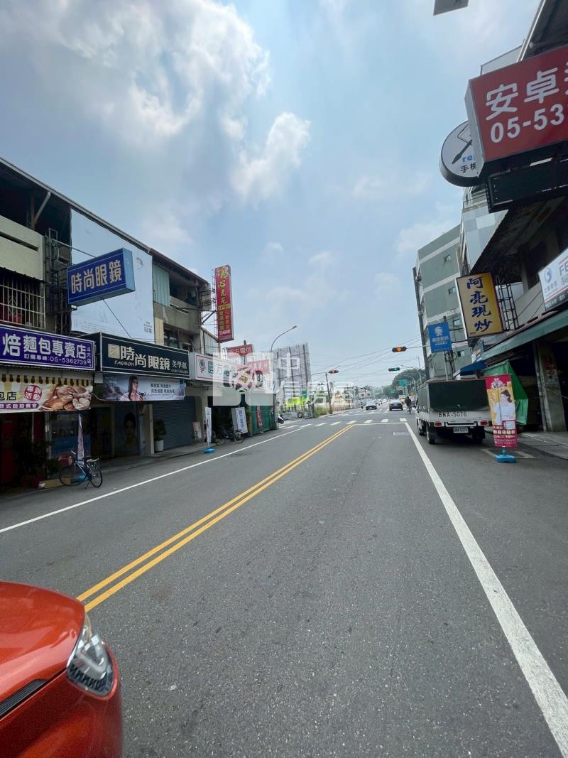 斗六中山路大面寬金店面房屋室內格局與周邊環境