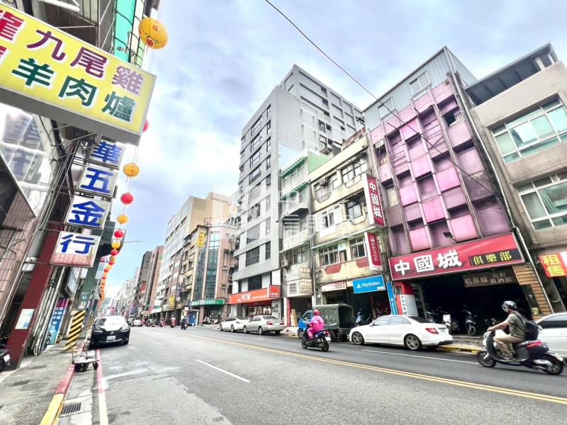 基隆義一路平地透天大馬路金店面房屋室內格局與周邊環境