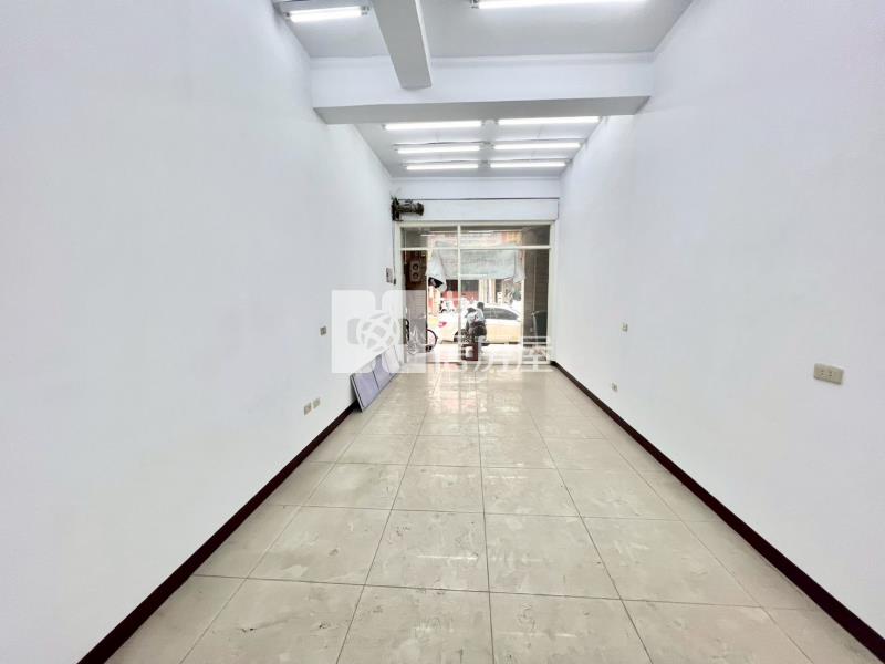 基隆義一路平地透天大馬路金店面房屋室內格局與周邊環境