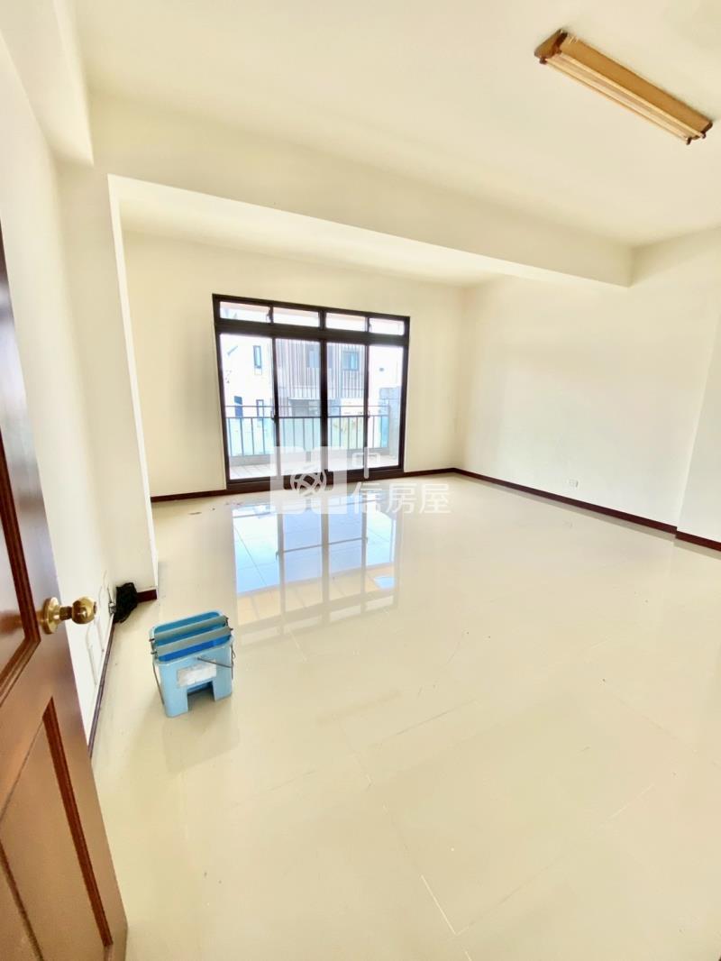 區公所臨路別墅房屋室內格局與周邊環境