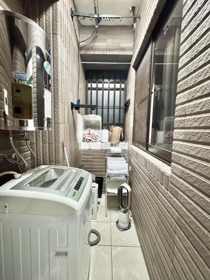 觀音大面寬一樓美二房車(門前方便停車)房屋室內格局與周邊環境