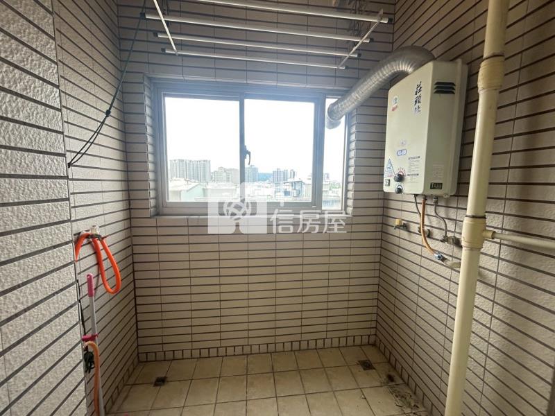 四維商圈大套房含車位景觀戶房屋室內格局與周邊環境