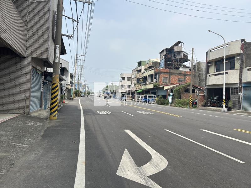 高鐵旁鄰路美建地房屋室內格局與周邊環境