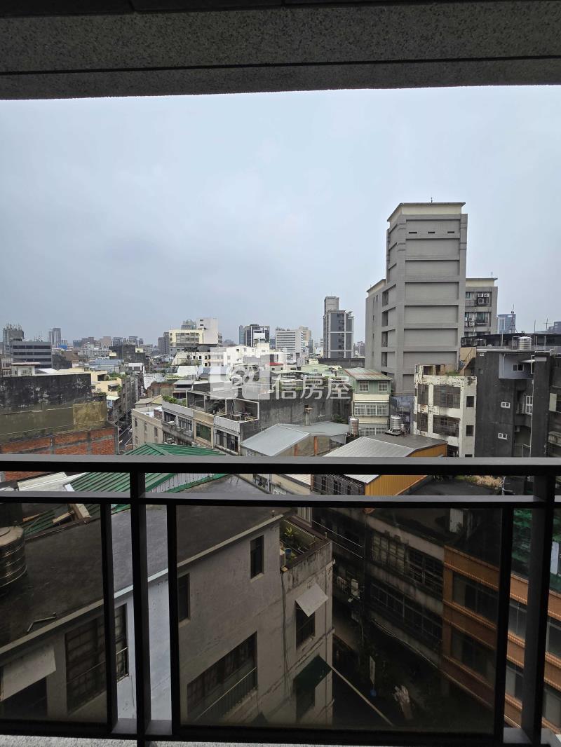 世中心採光大兩房+車位房屋室內格局與周邊環境