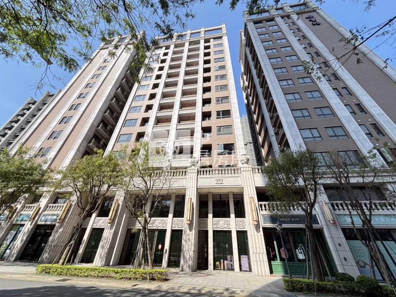 中路面公園四房雙車輕豪宅房屋室內格局與周邊環境