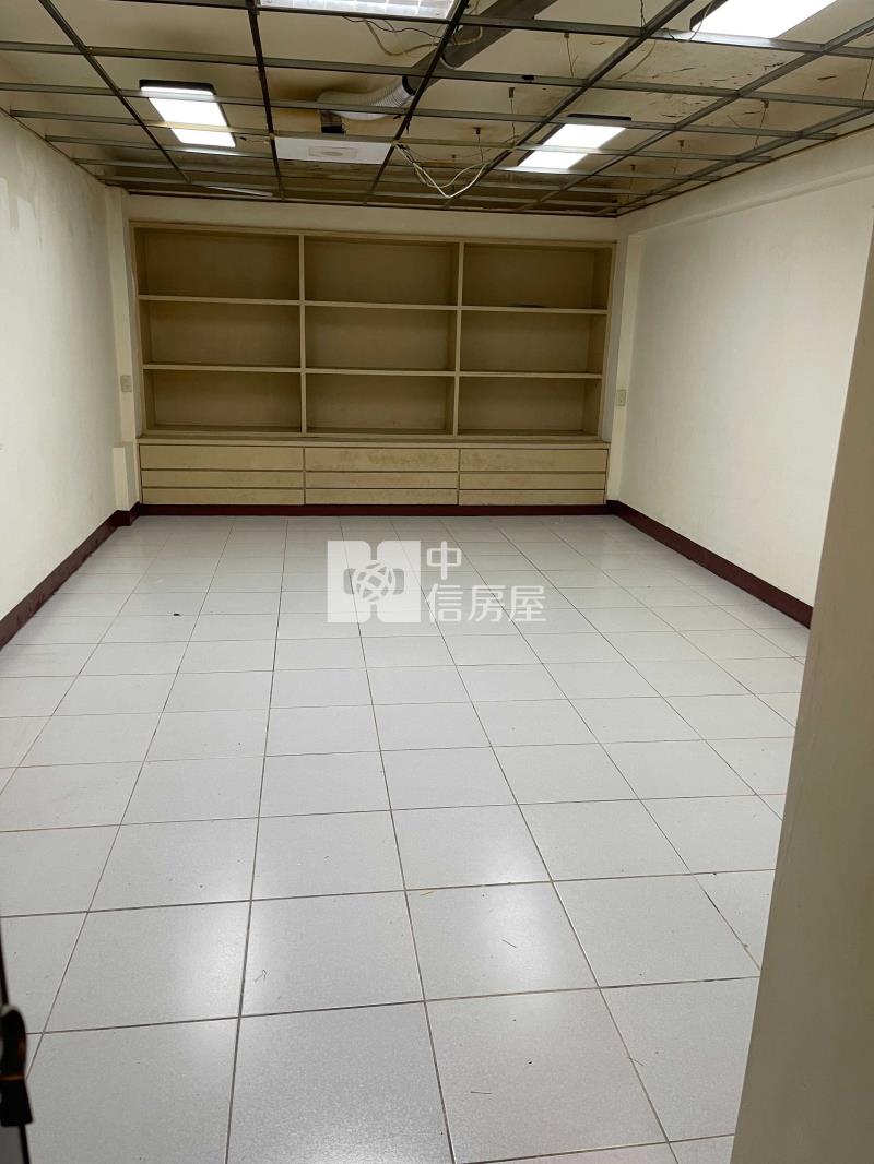 專任-中壢後站金店面房屋室內格局與周邊環境