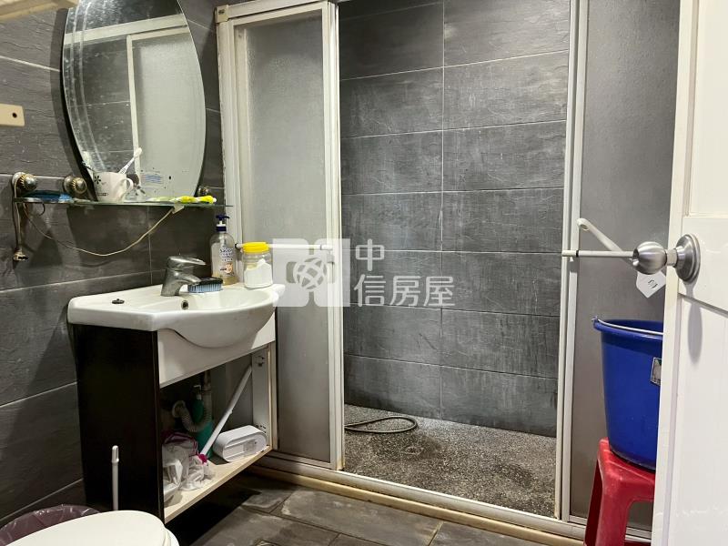 啟英高中透天別墅房屋室內格局與周邊環境