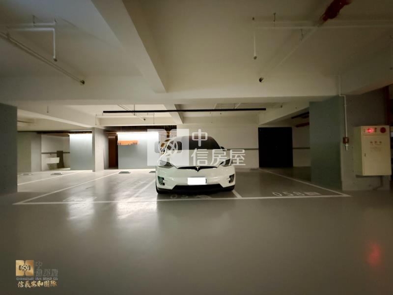 鉅虹嵐casa次頂樓精美3房+坡車房屋室內格局與周邊環境