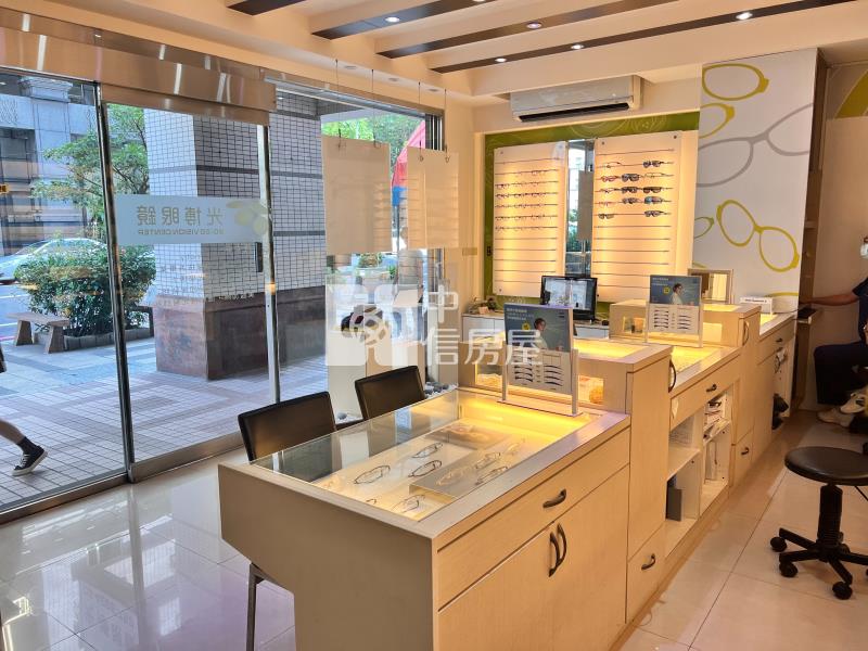 正市中心黃金地段金店面房屋室內格局與周邊環境