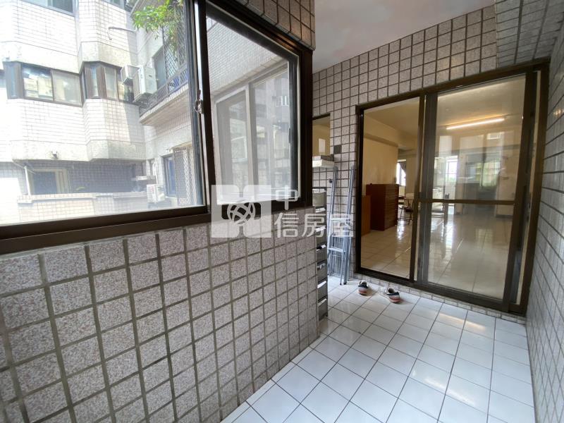 中山醫入門玄關3房視野戶房屋室內格局與周邊環境