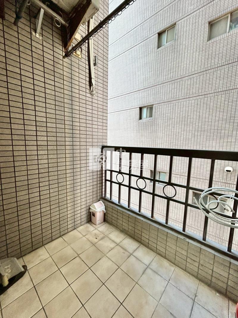 崇德樓中樓四房平車房屋室內格局與周邊環境