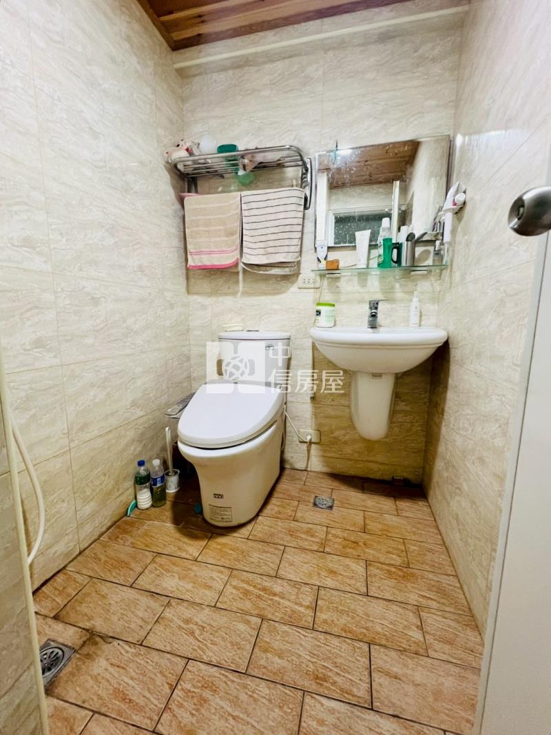 文心南路旁1+2樓店房屋室內格局與周邊環境