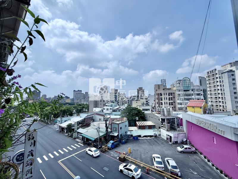 中國醫學院|柳川水岸小資族無障礙低公設低總價電梯兩房房屋室內格局與周邊環境
