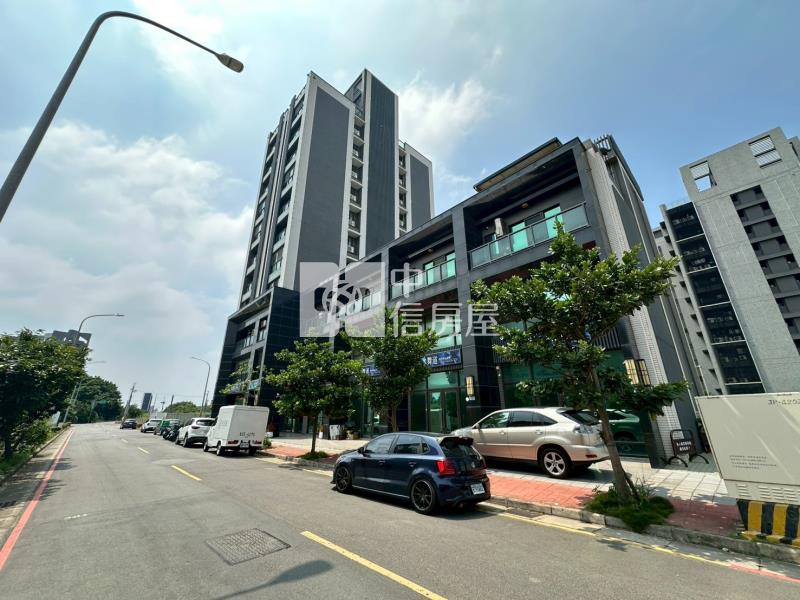 近A18國泰置地挑高透店A房屋室內格局與周邊環境