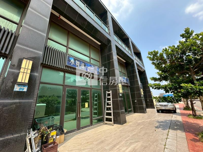 近A18國泰置地挑高透店A房屋室內格局與周邊環境