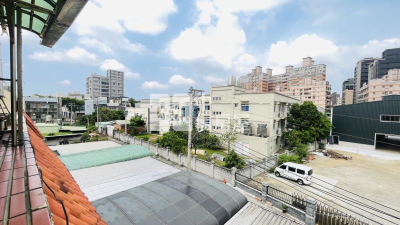 【安家】龍安國小旁庭院別墅房屋室內格局與周邊環境
